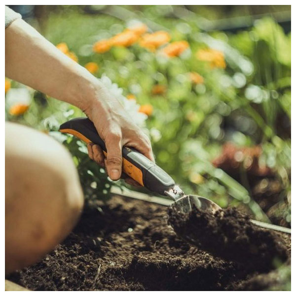 Совок Fiskars Xact 1027043